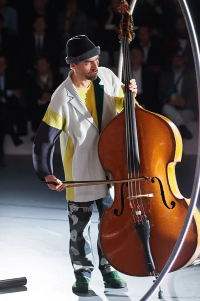 Look 18